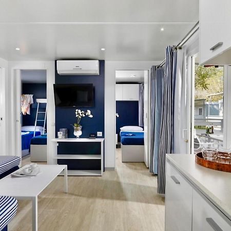 Isamar Holiday Village Ca Lino Esterno foto Interior of a mobile home