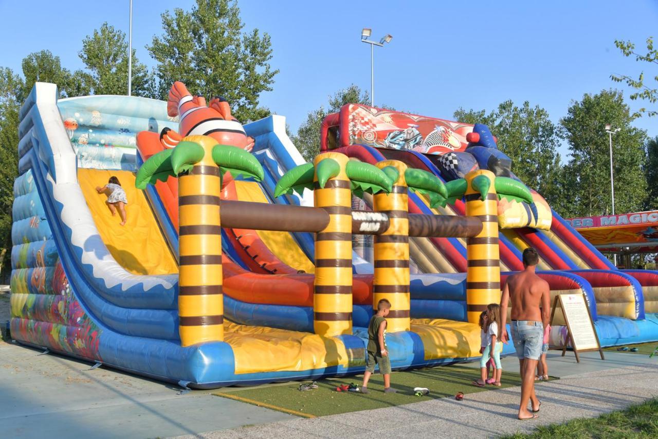 Isamar Holiday Village Ca Lino Esterno foto Inflatable slide