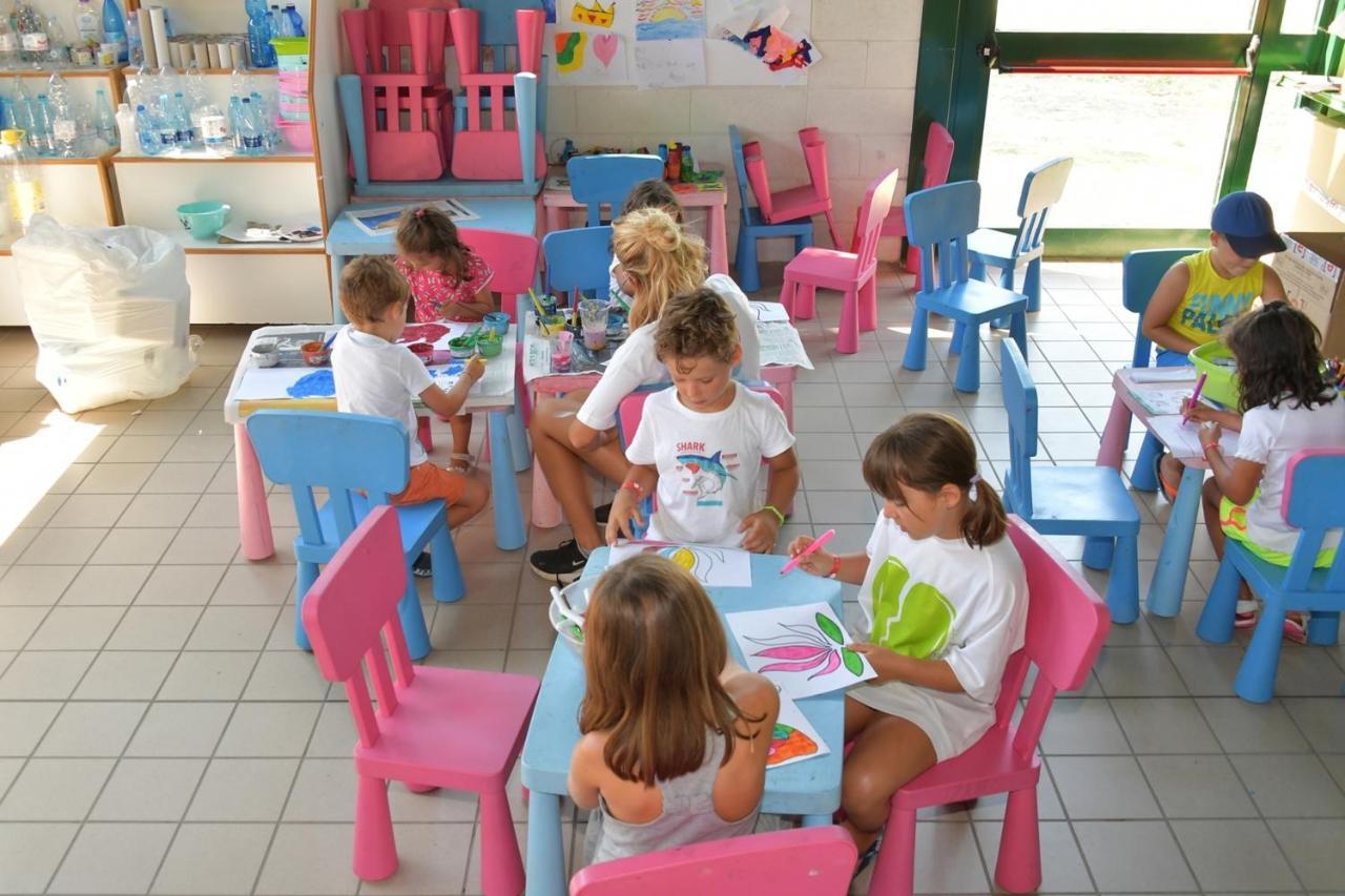 Isamar Holiday Village Ca Lino Esterno foto Children at a nursery school in Italy