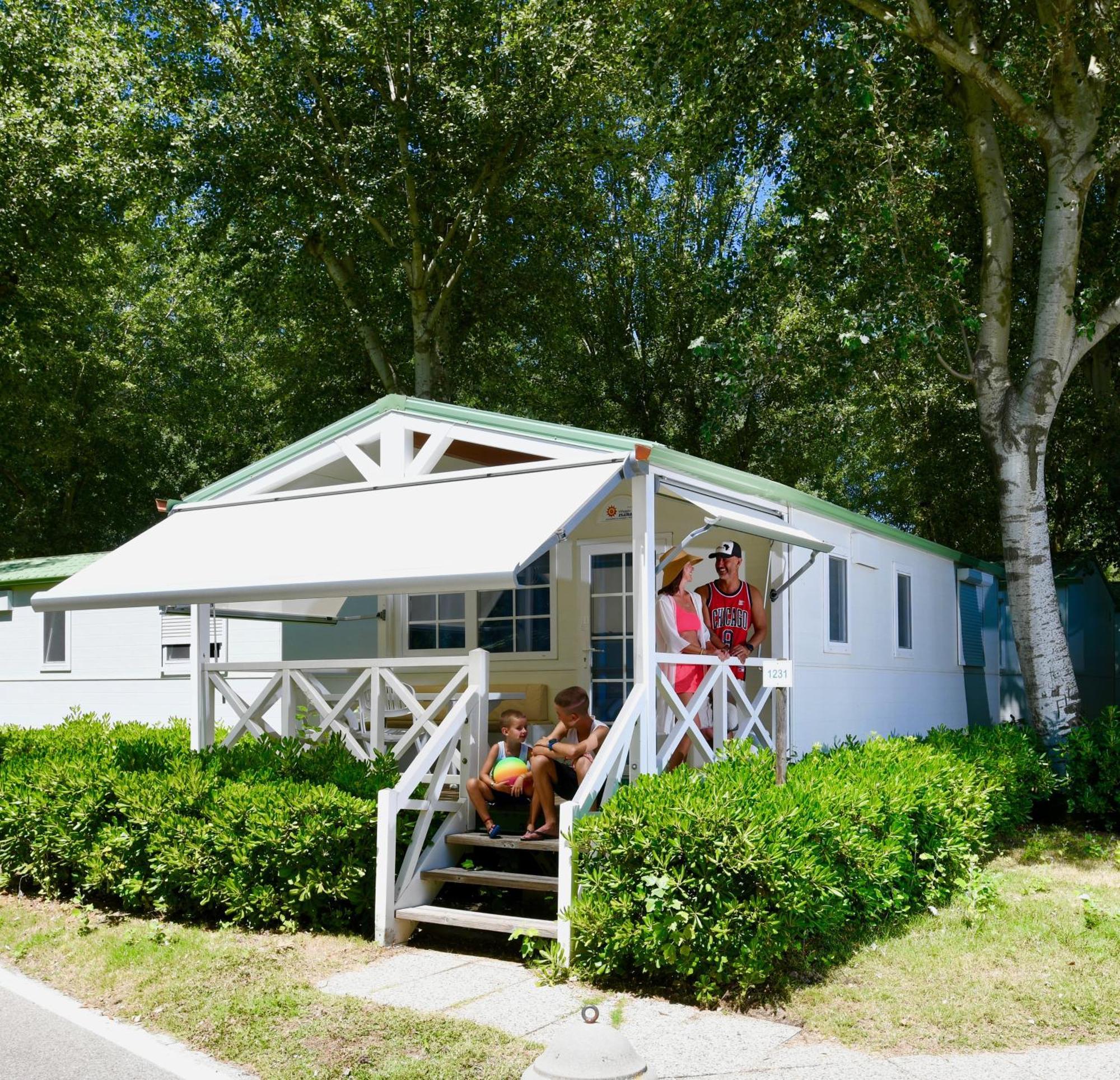 Isamar Holiday Village Ca Lino Esterno foto A mobile home in France