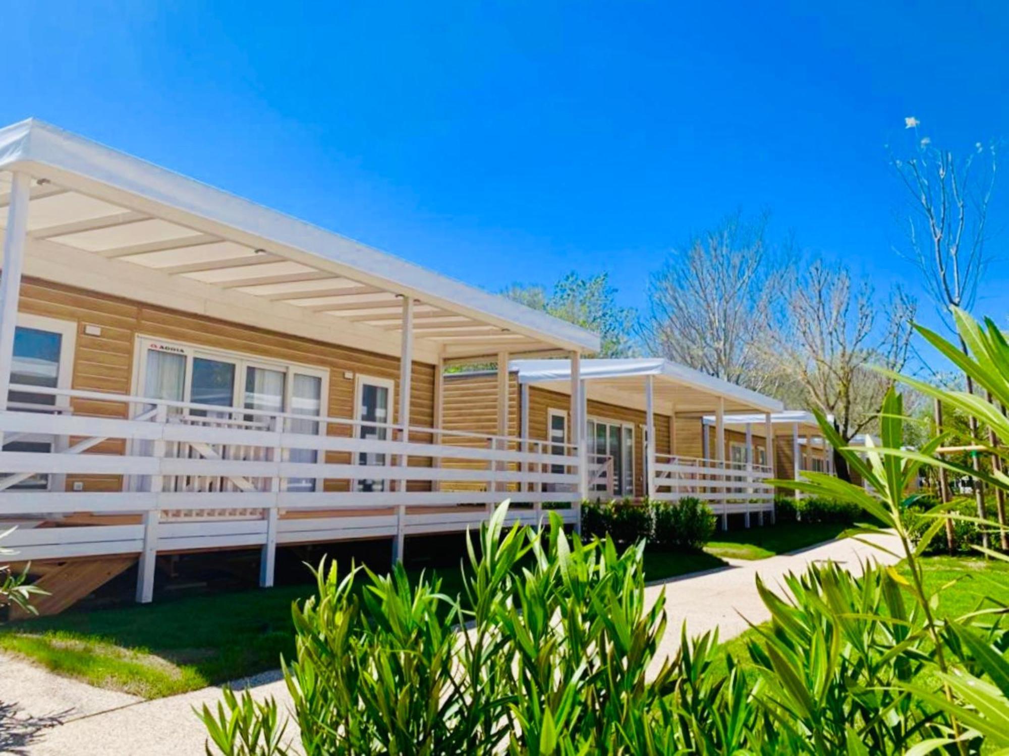 Isamar Holiday Village Ca Lino Camera foto The 1960s-era motel at the center of the film