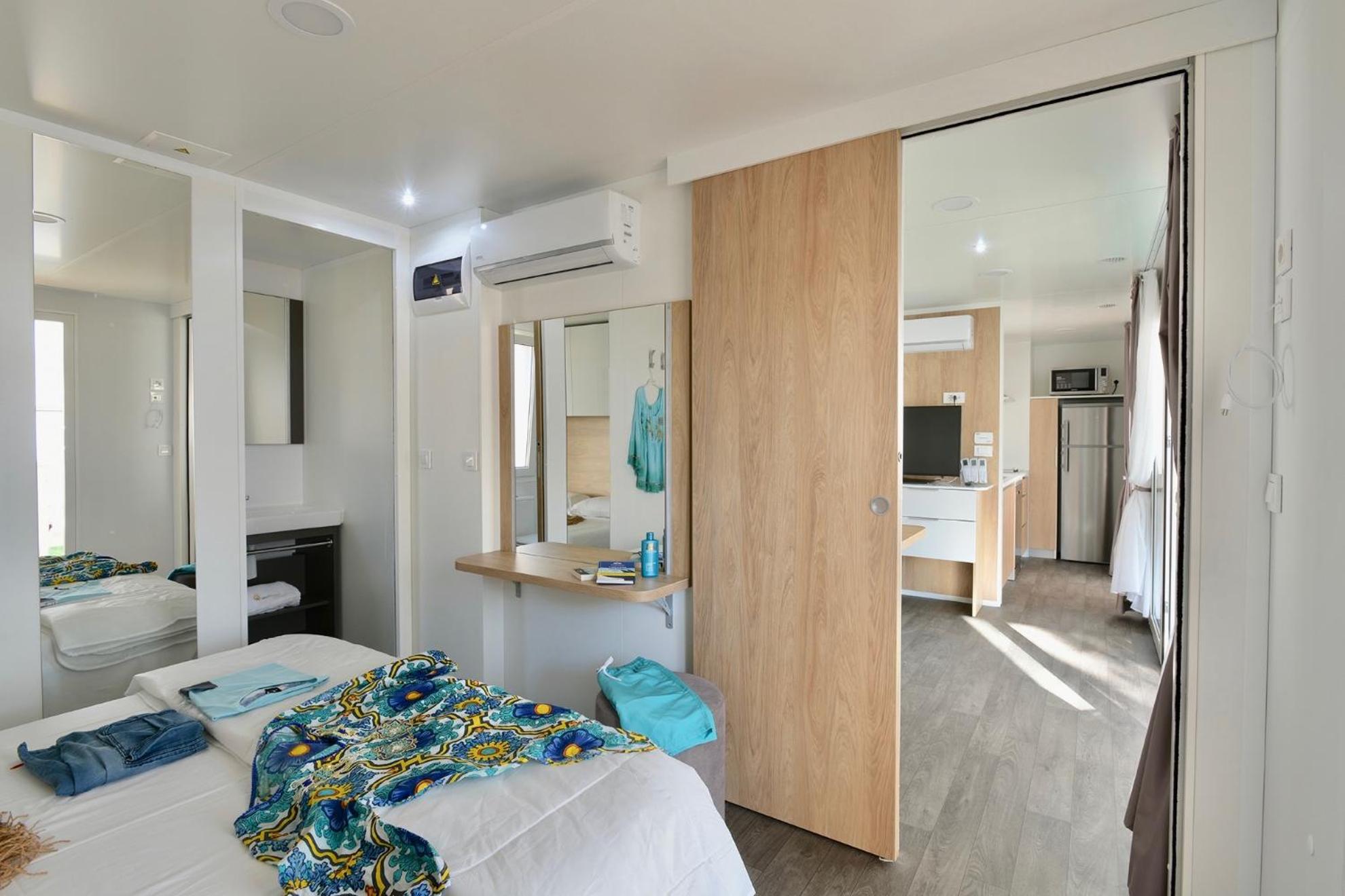 Isamar Holiday Village Ca Lino Esterno foto A sliding door